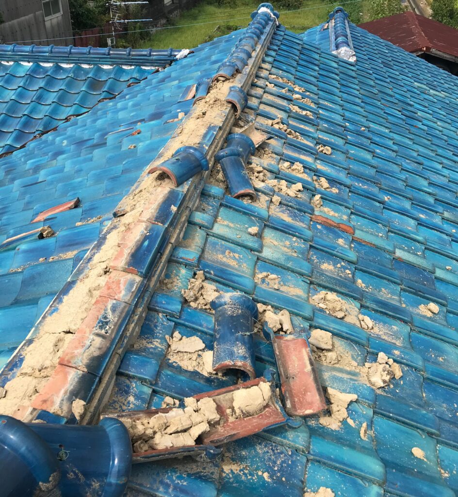 台風被害の屋根